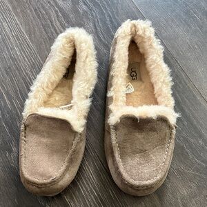 UGG Loafers Slippers Grey Women’s Size 7 EUC